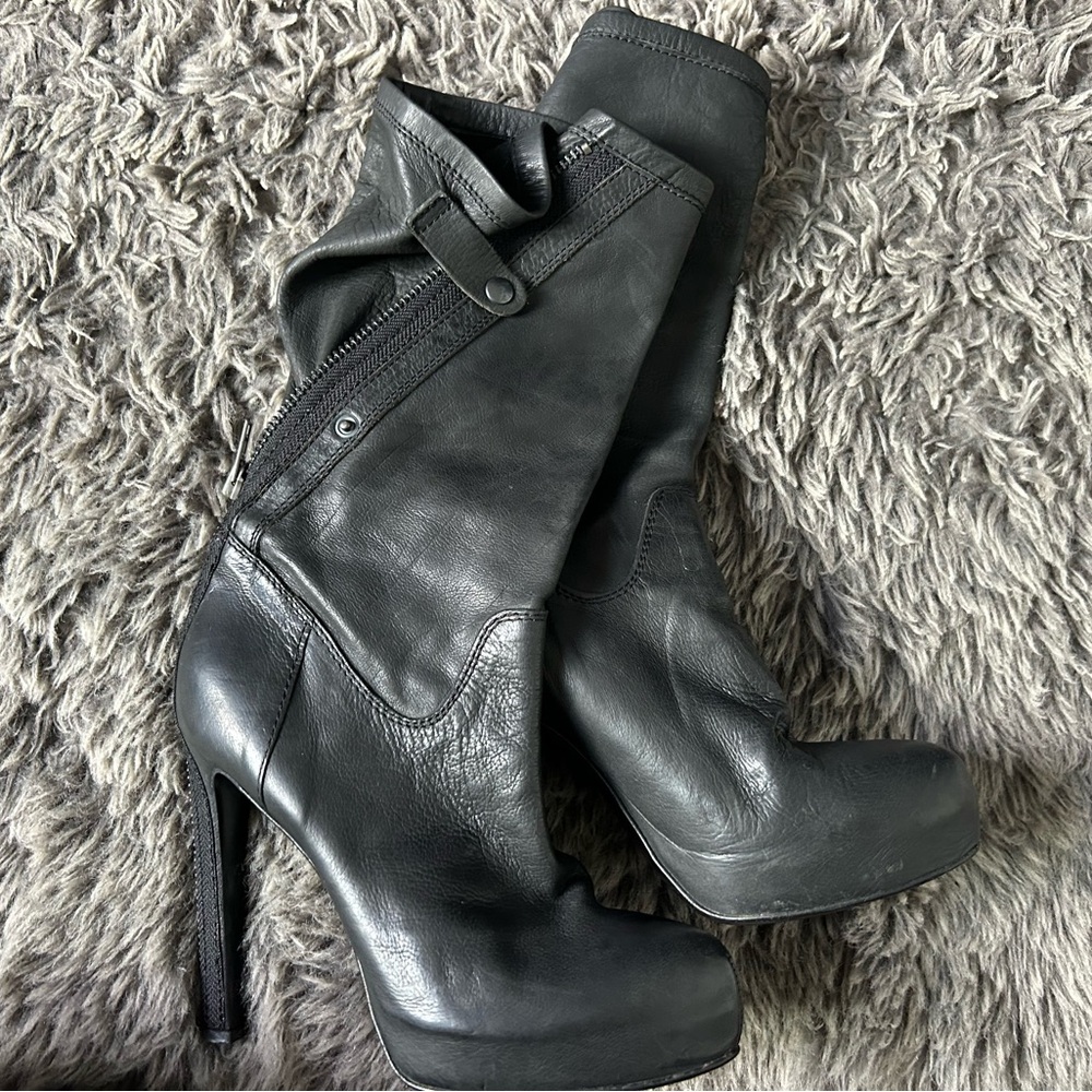 HAIDER ACKERMANN RTW FALL 2010 TALL LEATHER HEEL BOOTS (BLACK)